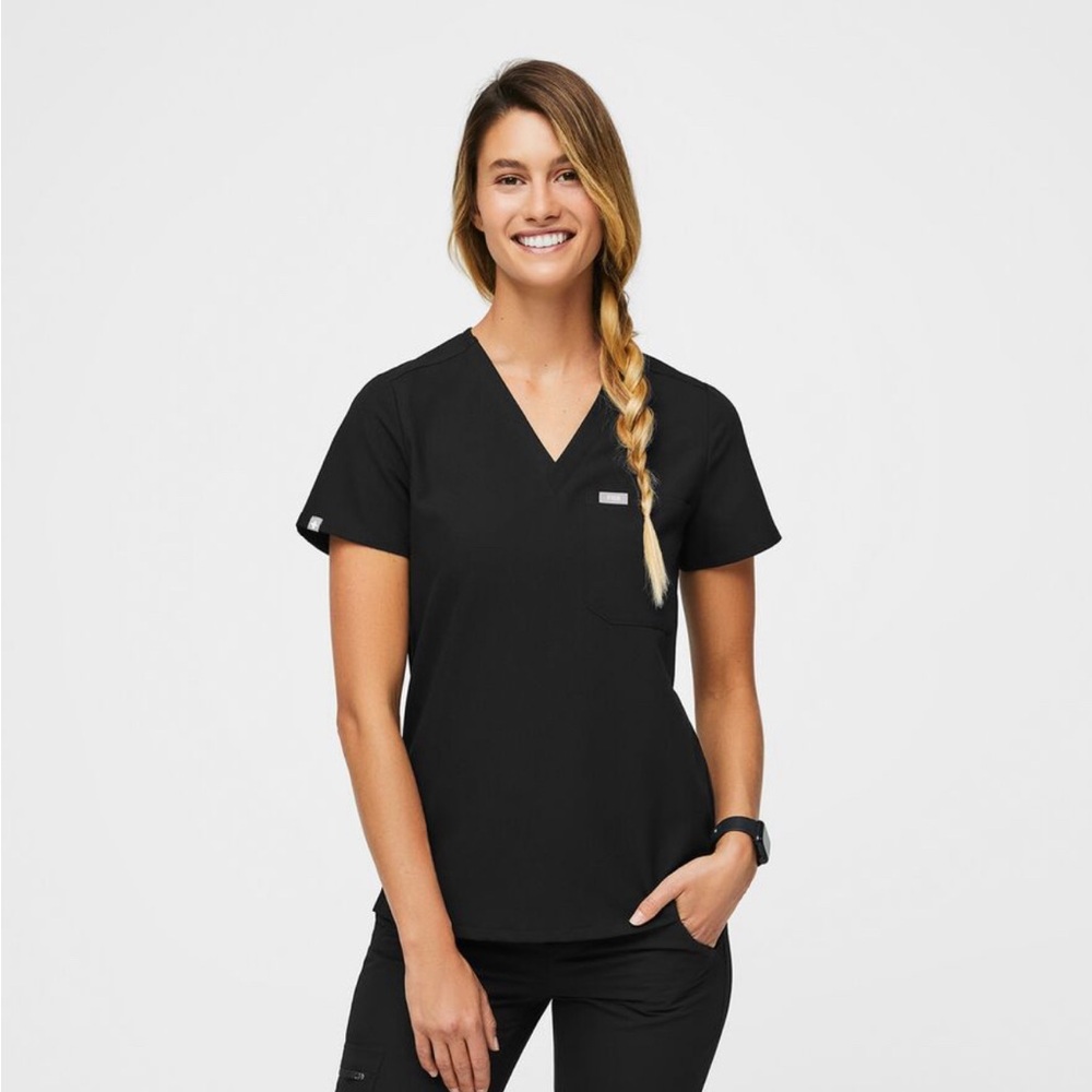 Figs scrub set (black) M (Zamora jogger, Catarina one-pocket top)